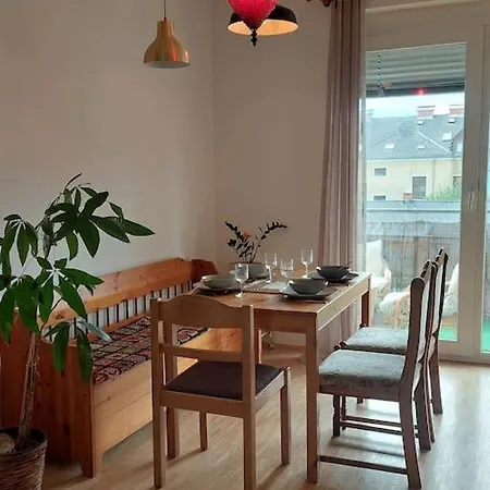 Schoene Helle Mit Whirlpoolbadewanne Appartement